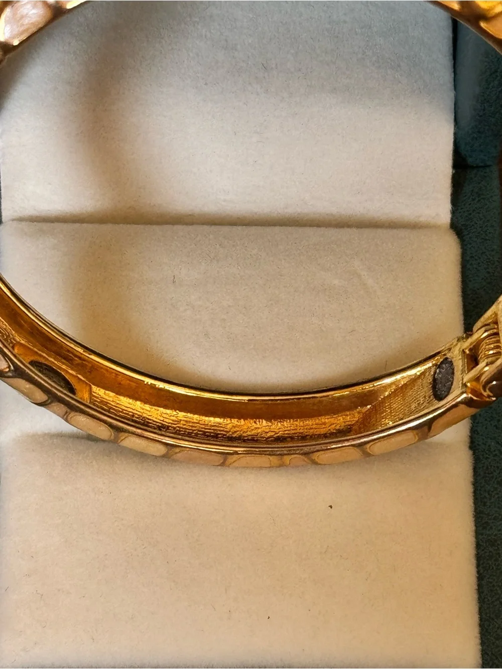 Vtg Joan Rivers Peach Enamel Bangle Gold Tone Cobblestone Animal Print Bracelet